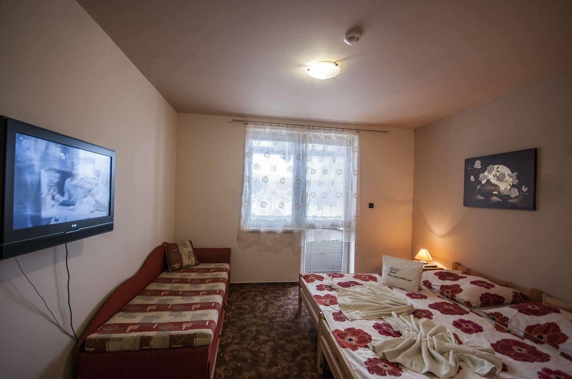 Penzion Zivka Závažná Poruba Esterno foto